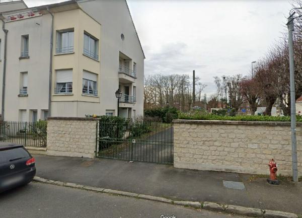 Stationnement à louer    Luzarches