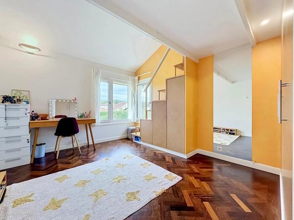 CHENS-SUR-LÉMAN – Maison 140 m² avec jardin arboré, garage et beaux volumes