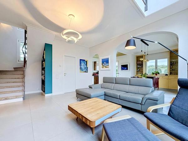 CHENS-SUR-LÉMAN – Maison 140 m² avec jardin arboré, garage et beaux volumes