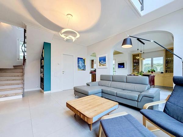 CHENS-SUR-LÉMAN – Maison 140 m² avec jardin arboré, garage et beaux volumes