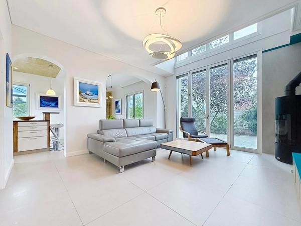 CHENS-SUR-LÉMAN – Maison 140 m² avec jardin arboré, garage et beaux volumes