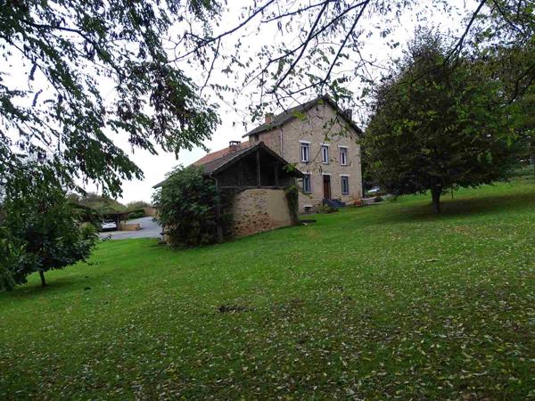 Maison familiale avec dépendances