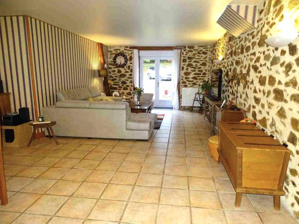 Maison familiale avec dépendances