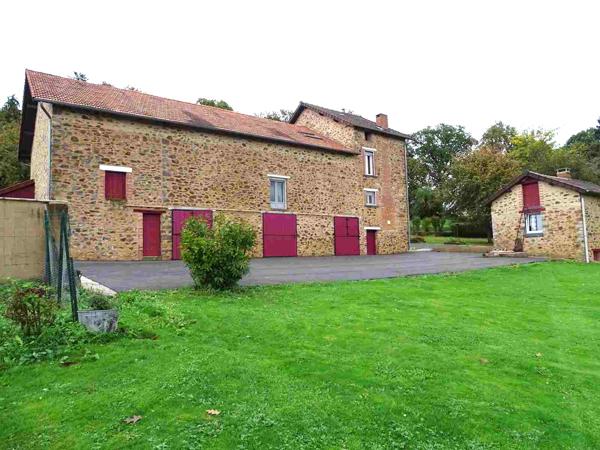 Maison familiale avec dépendances