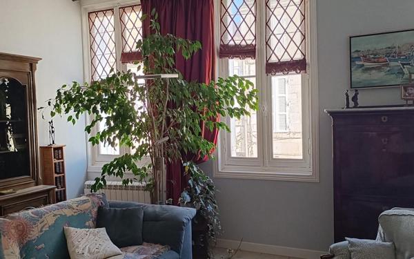 Maison à vendre    6 pièces •  Rochefort