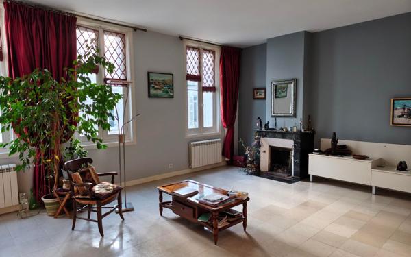 Maison à vendre    6 pièces •  Rochefort