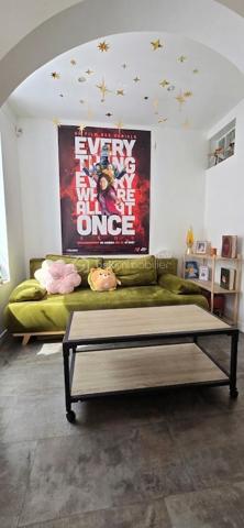 VENDU LOUE !!! Idéalement situé à moins de 10 minutes de la gare d'Athis-Mons. Dans une petite copropriété avec de faibles charges. Bel appartement 2/3 pièces au Rez-de-chaussée avec un accès indépendant sur rue comprenant : séjour/salon, cuisine, 2 chambres dont une petite d'environ 7m² en enfilade, salle d'eau avec WC, cave. Bail en cours non meublé. Loué 740 hors charges + 10 euros de charges.