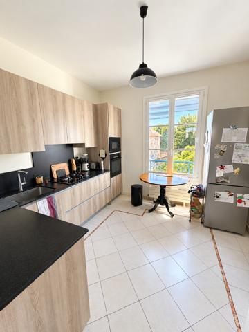 Fontainebleau - Centre / Appartement 2 chambres avec jardin collectif