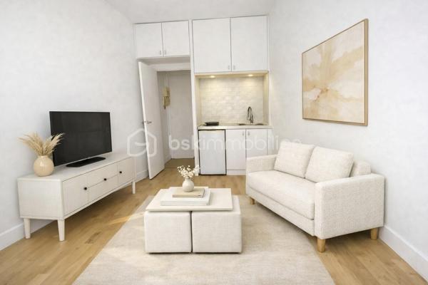 Corinne Duboscq vous propose
Paris 16ème - Bld Suchet - Proche Rolland Garros - Bois de Boulogne - Hyppodrome de Longchamps
Ligne métro 10
Dans une copropriété de standing avec gardien, digicode, interphone, u
Studio calme et lumineux donnant sur le jardin de la copropriété, comprenant une entrée avec espace douche, un pièce à vivre avec une kitchenette.aucune perte de place, parfaitement agencé
faibles charges incluant eau chaude, eau froide et chauffage
1er étage surélevé correspondant à un 2ème étage