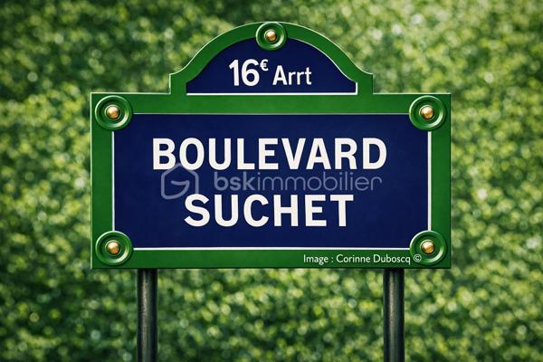 Corinne Duboscq vous propose
Paris 16ème - Bld Suchet - Proche Rolland Garros - Bois de Boulogne - Hyppodrome de Longchamps
Ligne métro 10
Dans une copropriété de standing avec gardien, digicode, interphone, u
Studio calme et lumineux donnant sur le jardin de la copropriété, comprenant une entrée avec espace douche, un pièce à vivre avec une kitchenette.aucune perte de place, parfaitement agencé
faibles charges incluant eau chaude, eau froide et chauffage
1er étage surélevé correspondant à un 2ème étage