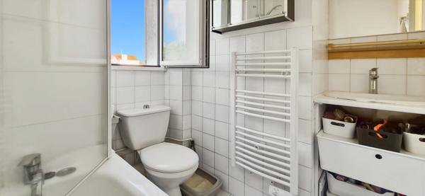 Un sommet de tranquillité, avec combles à exploiter