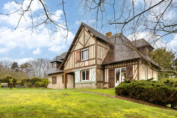 Maison de maçon 10 pièces dont 8 chambres  sur sous-sol complet, au calme