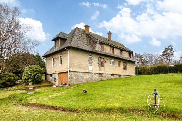 Maison de maçon 10 pièces dont 8 chambres  sur sous-sol complet, au calme