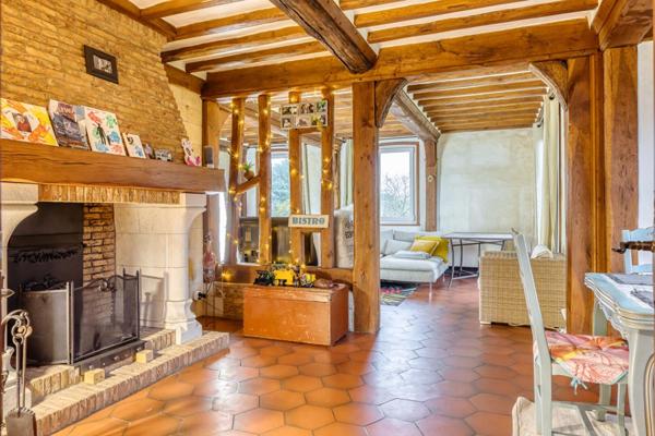 Maison de maçon 10 pièces dont 8 chambres  sur sous-sol complet, au calme