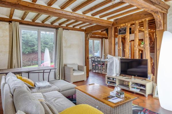 Maison de maçon 10 pièces dont 8 chambres  sur sous-sol complet, au calme