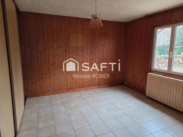PLAIN PIED PLUS PARCELLE CONSTRUCTIBLE À DEUX PAS DES COMMODITÉS!