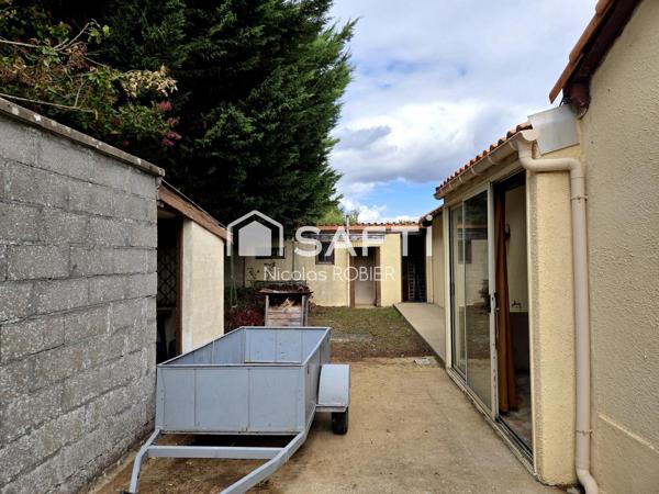 PLAIN PIED PLUS PARCELLE CONSTRUCTIBLE À DEUX PAS DES COMMODITÉS!