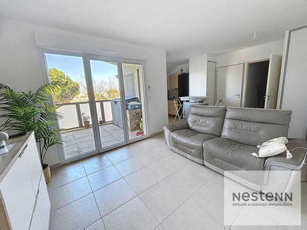 fréjus T2, dernier étage, ascenseur, terrasse et 2 parkings