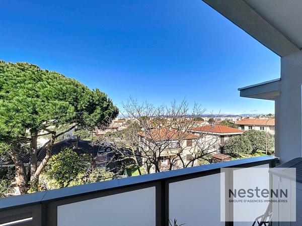 fréjus T2, dernier étage, ascenseur, terrasse et 2 parkings