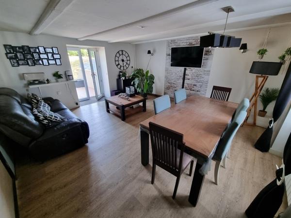 Maison non mitoyenne rénovée au coeur du bourg