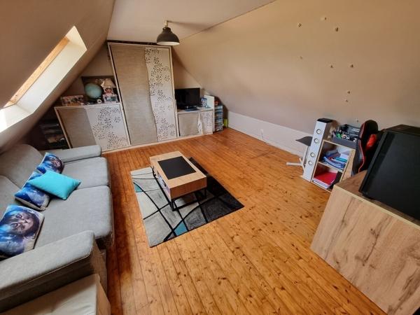 Maison non mitoyenne rénovée au coeur du bourg