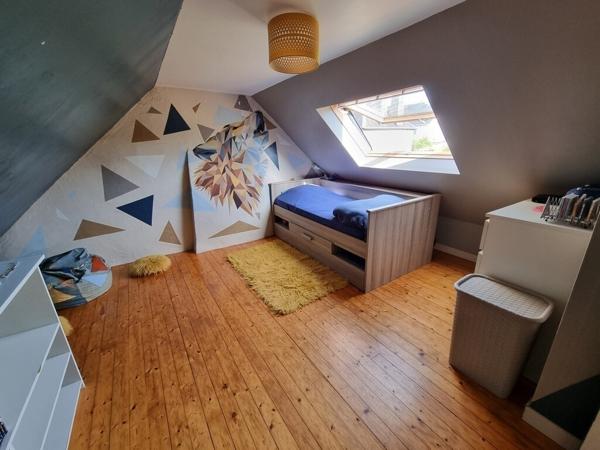 Maison non mitoyenne rénovée au coeur du bourg