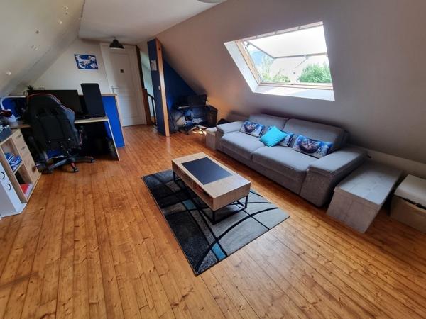 Maison non mitoyenne rénovée au coeur du bourg