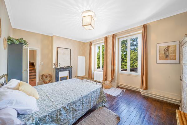 Propriété bourgeoise à Seurre de 220 m² avec parc paysagé et vue Saône