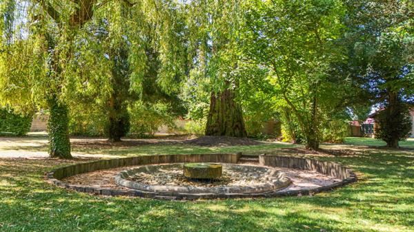 Propriété bourgeoise à Seurre de 220 m² avec parc paysagé et vue Saône