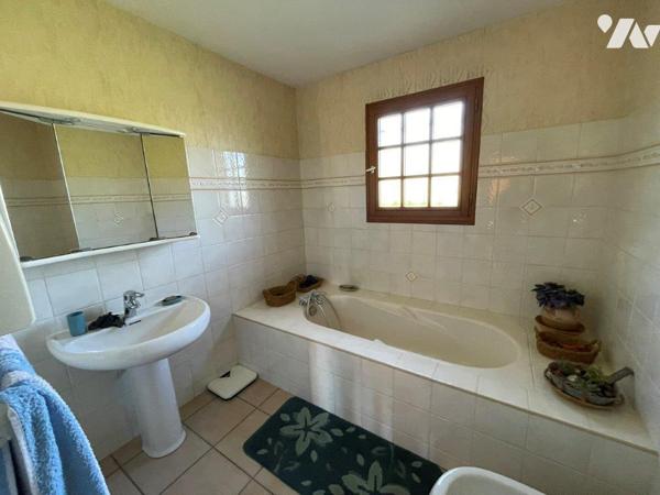 MIRANDE (32) Au calme, belle villa sur 1500m²