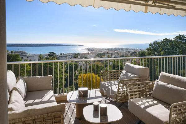 CANNES CALIFORNIE, face à la mer et aux îles de Lérins, élégant appartement