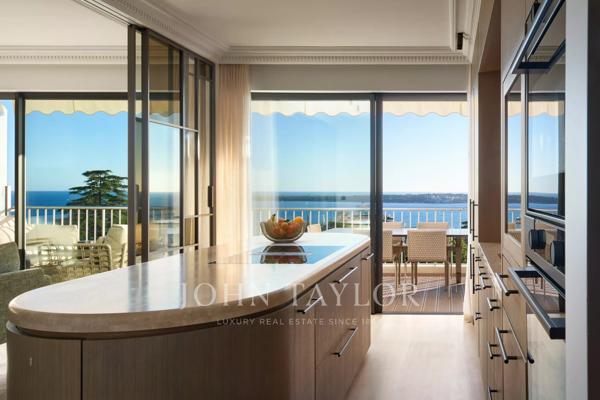 CANNES CALIFORNIE, face à la mer et aux îles de Lérins, élégant appartement