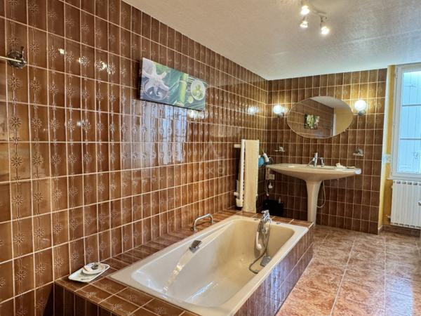 Ensemble immobilier de caractère avec vue panoramique  sud Angoulême