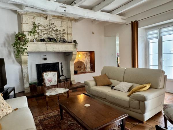 Ensemble immobilier de caractère avec vue panoramique  sud Angoulême