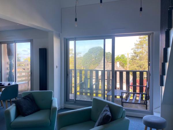 T2 Bis duplex rénové, dernier étage, aperçu mer, piscine, garage.