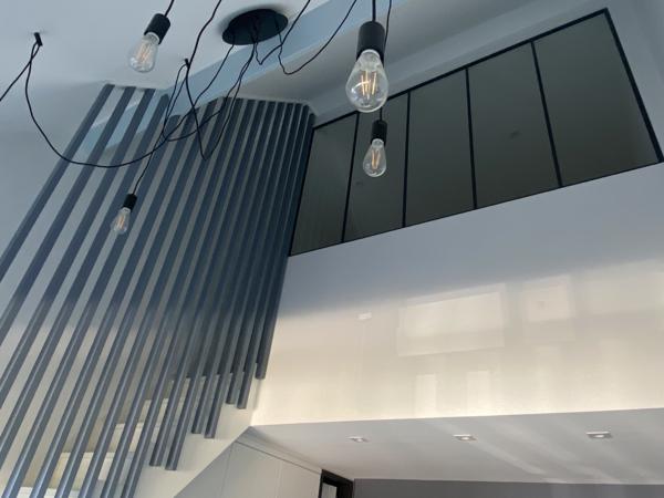 T2 Bis duplex rénové, dernier étage, aperçu mer, piscine, garage.