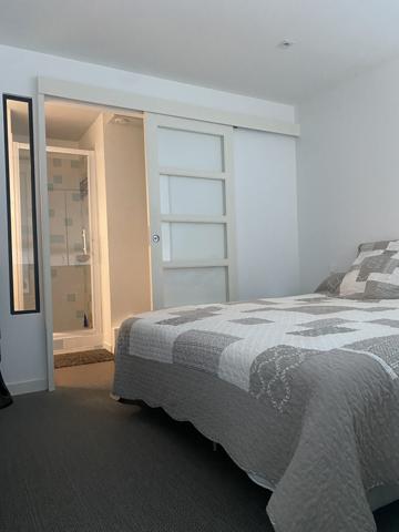 T2 Bis duplex rénové, dernier étage, aperçu mer, piscine, garage.