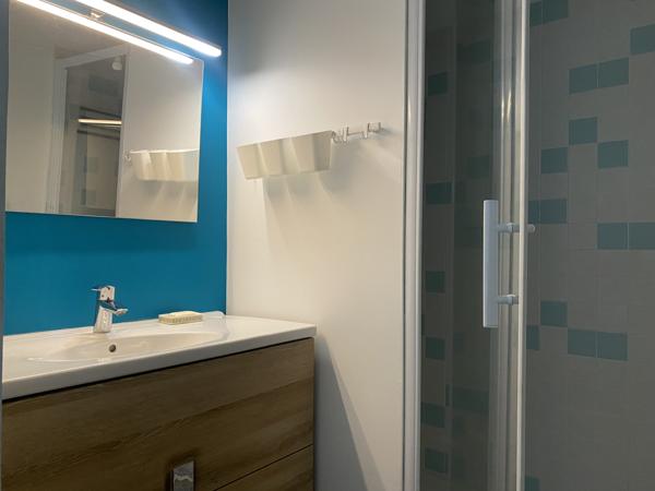 T2 Bis duplex rénové, dernier étage, aperçu mer, piscine, garage.