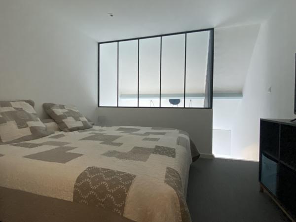 T2 Bis duplex rénové, dernier étage, aperçu mer, piscine, garage.