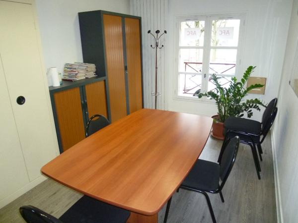 Bureaux de 141 m2 avec 3 parkings à louer