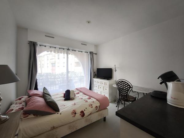 Balaruc-les-Bains (34540) Studio refait a neuf avec terrasse