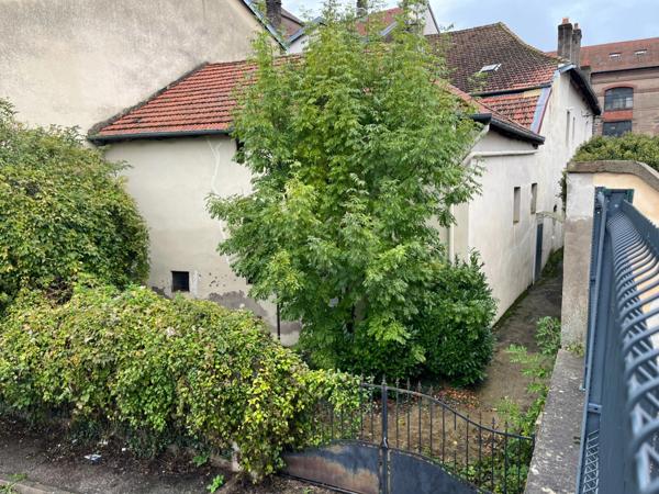 BACCARAT MAISON DE VILLE AVEC BEAU POTENTIEL