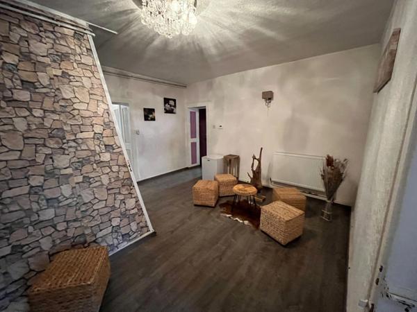 BACCARAT MAISON DE VILLE AVEC BEAU POTENTIEL