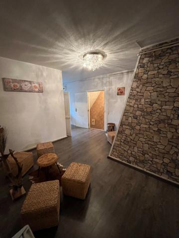 BACCARAT MAISON DE VILLE AVEC BEAU POTENTIEL