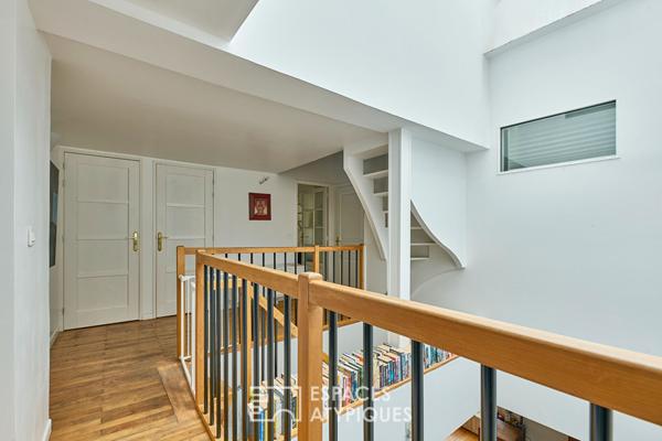 Triplex avec terrasse sur une cour végétalisée