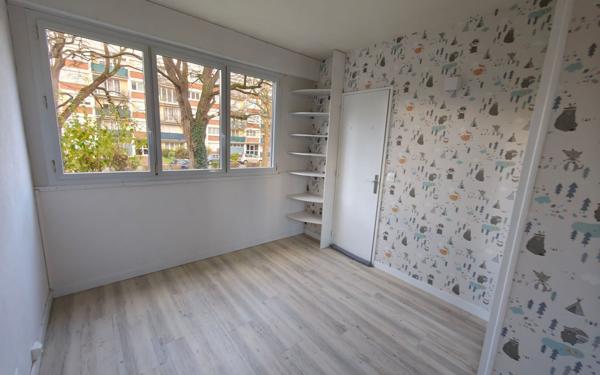 Appartement à louer    6 pièces •  Aubergenville