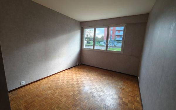 Appartement à louer    6 pièces •  Aubergenville