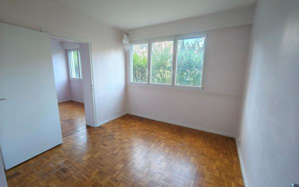 Appartement à louer    6 pièces •  Aubergenville