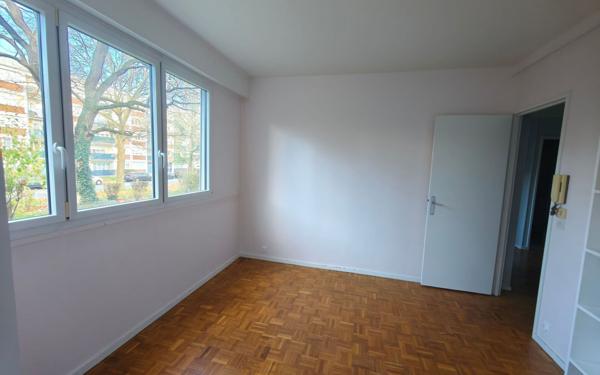 Appartement à louer    6 pièces •  Aubergenville