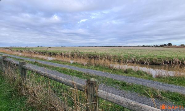 Longère et sa dépendance au coeur du Marais